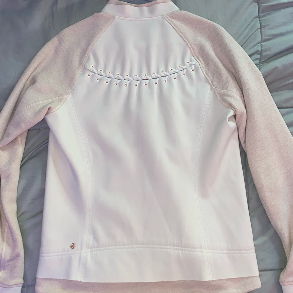 Like new. Worn 3 times. Lulu lemon zip jacket